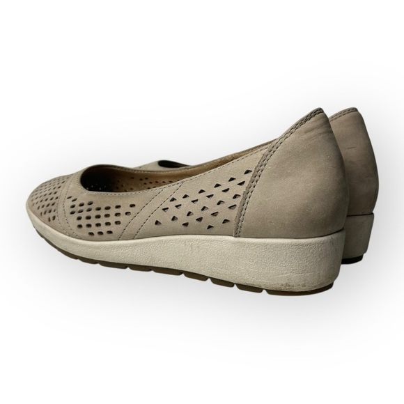 Earth Violet Low Wedge Perf Taupe Nubuck Shoes 7.5 - Picture 6 of 8